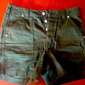 Topo Chore Short - Women’s - Forest Green - Size 8 (size 6)